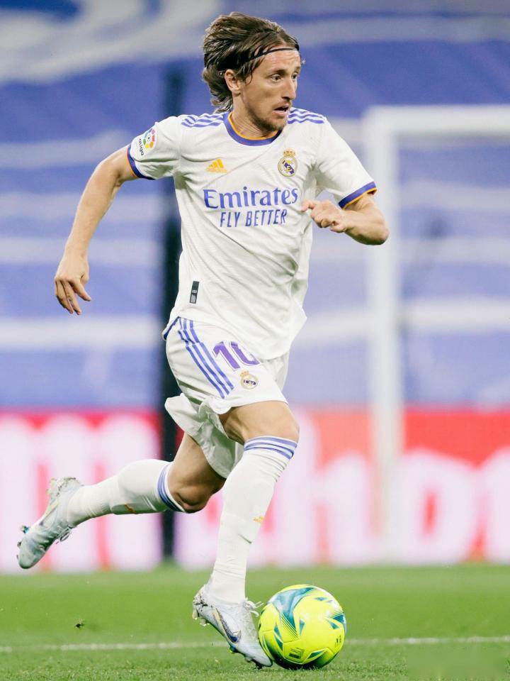 NBA常规赛战报：快船客场险胜雷霆,